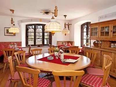 Schloss Zu Ξενοδοχείο Hopferau