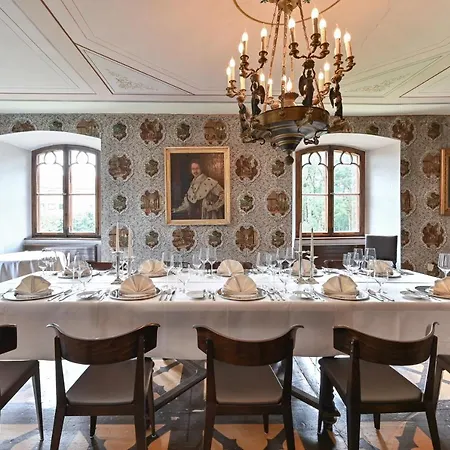 Schloss Zu 3*