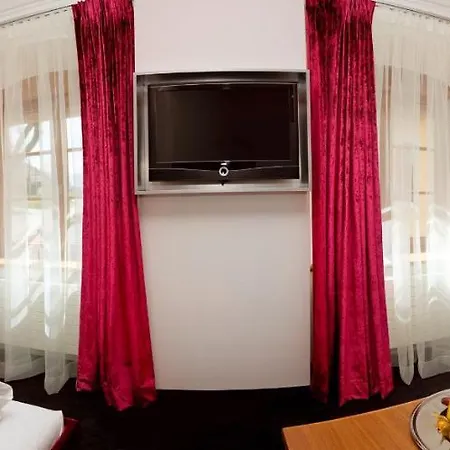 ホテル Schloss Zu 3*