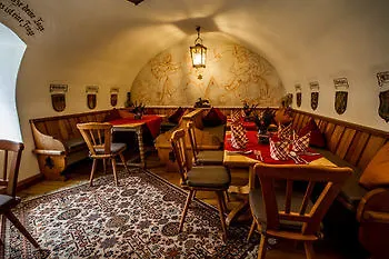 Schloss Zu ホテル 3*